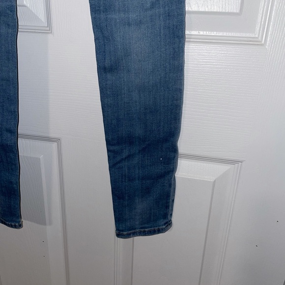 ****SOLD**** Women’s True Religion Mid Rise Jeans - Picture 7 of 7